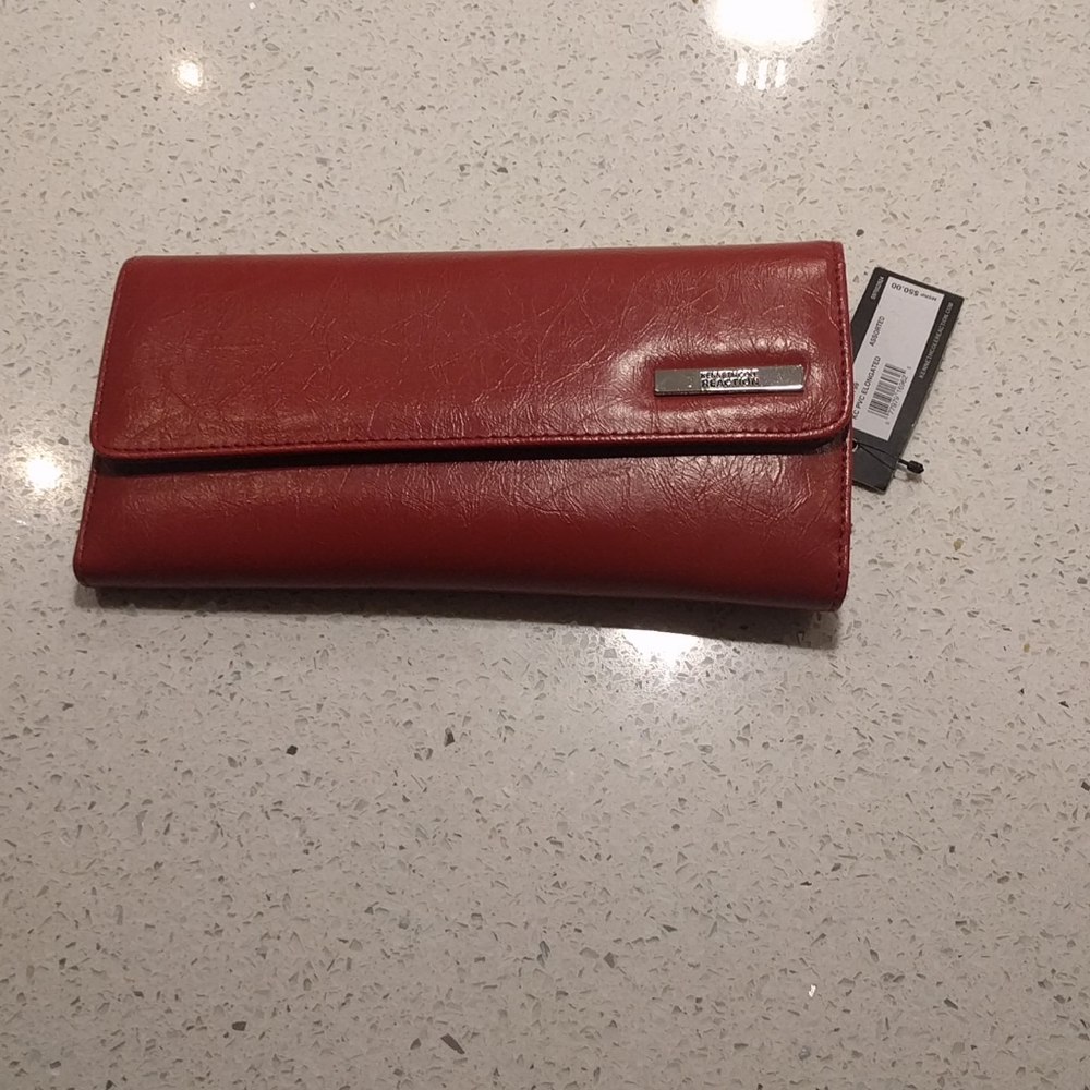 Beautiful faux leather wallet by Kenneth Cole 🌸